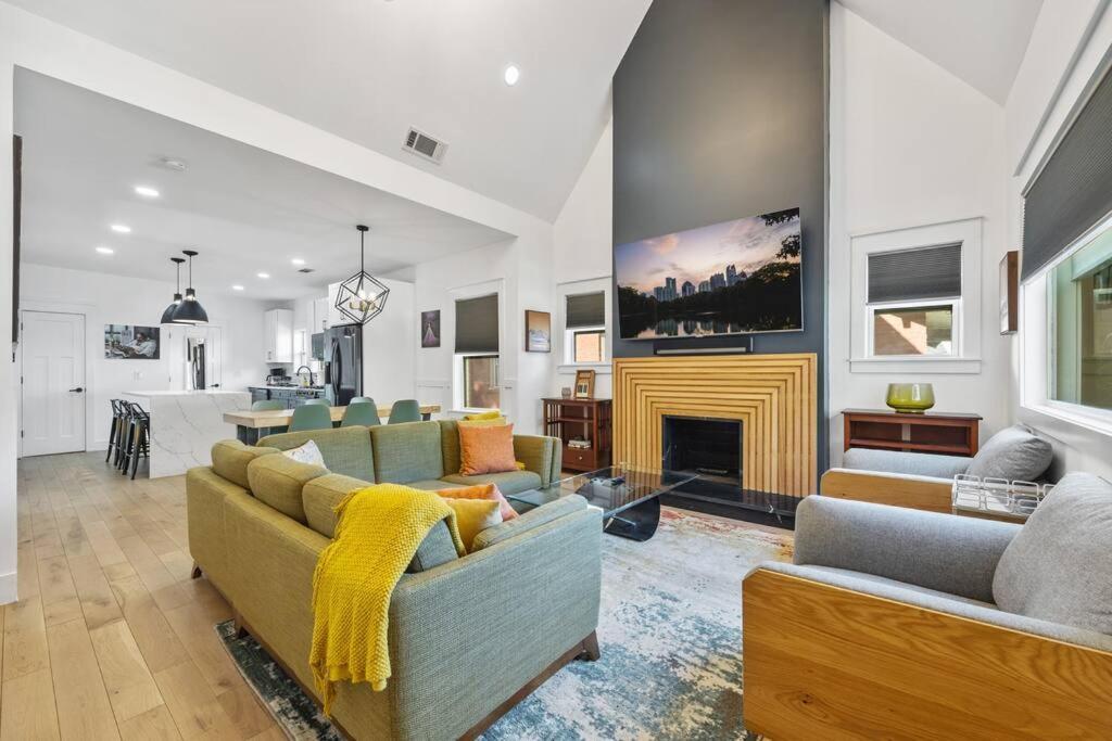 Designer Home: King Beds, Luxe Bath+Free Parking! Atlanta Exterior foto